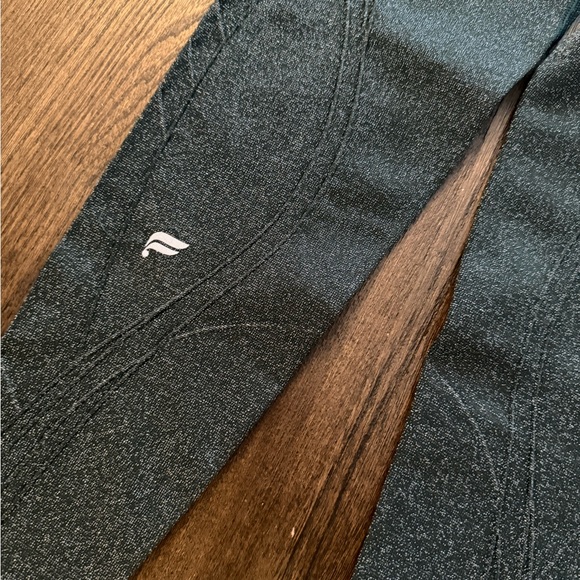 Fabletics x Khloe Kardashian Everpine Shimmer Leggings, M - Picture 10 of 11